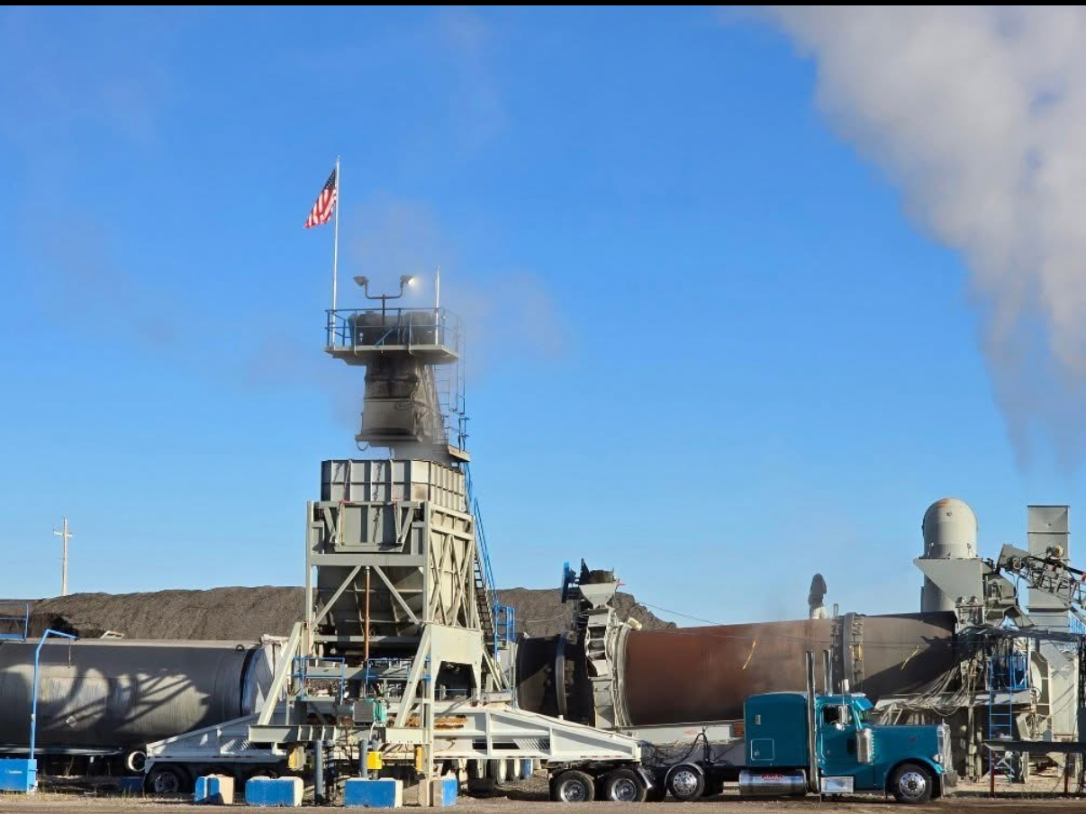 Truck loading at asphalt plant